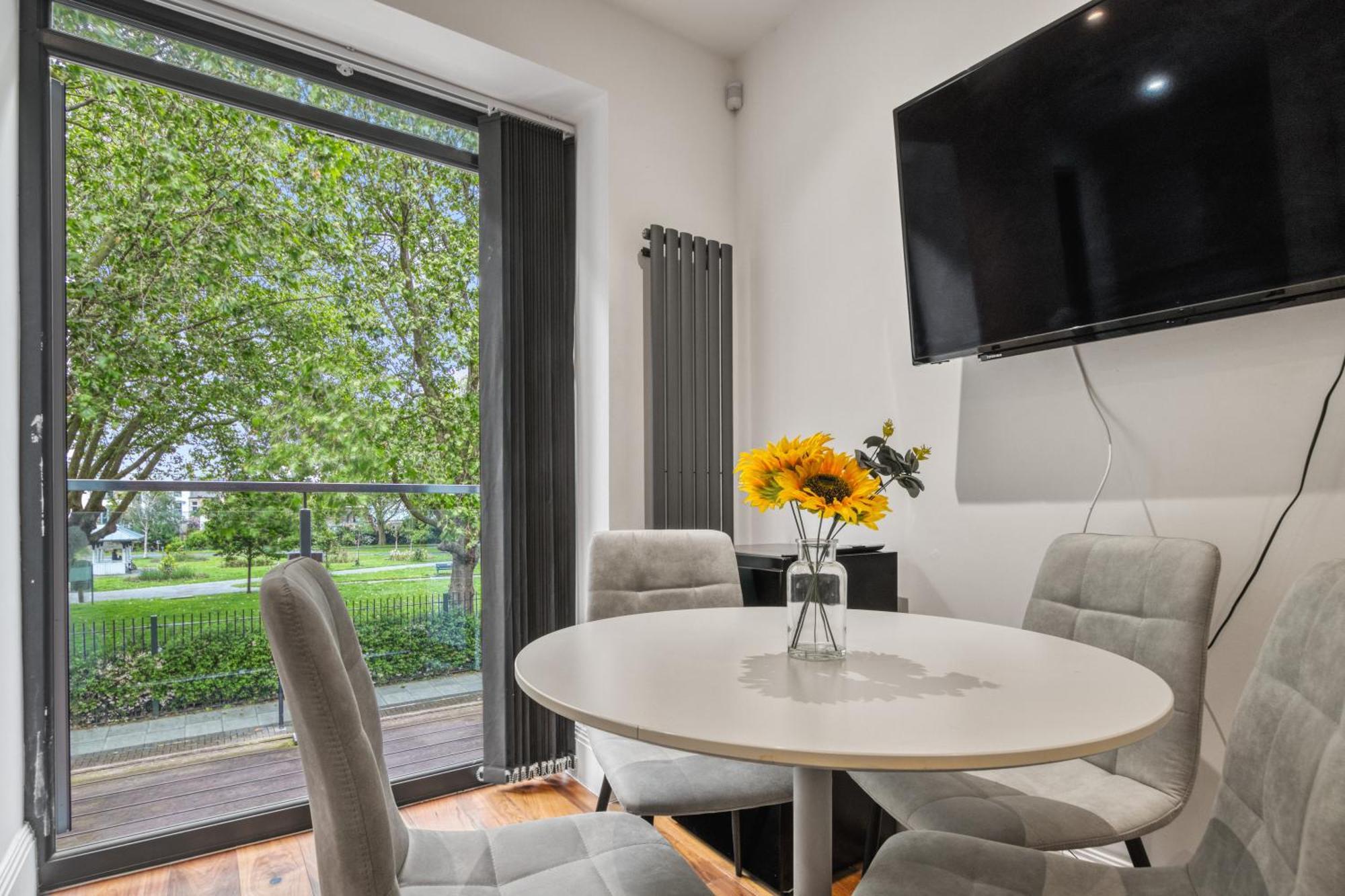 Вілла 2 Bed 2 Bath Balcony View Wimbledon Tennis Лондон Екстер'єр фото